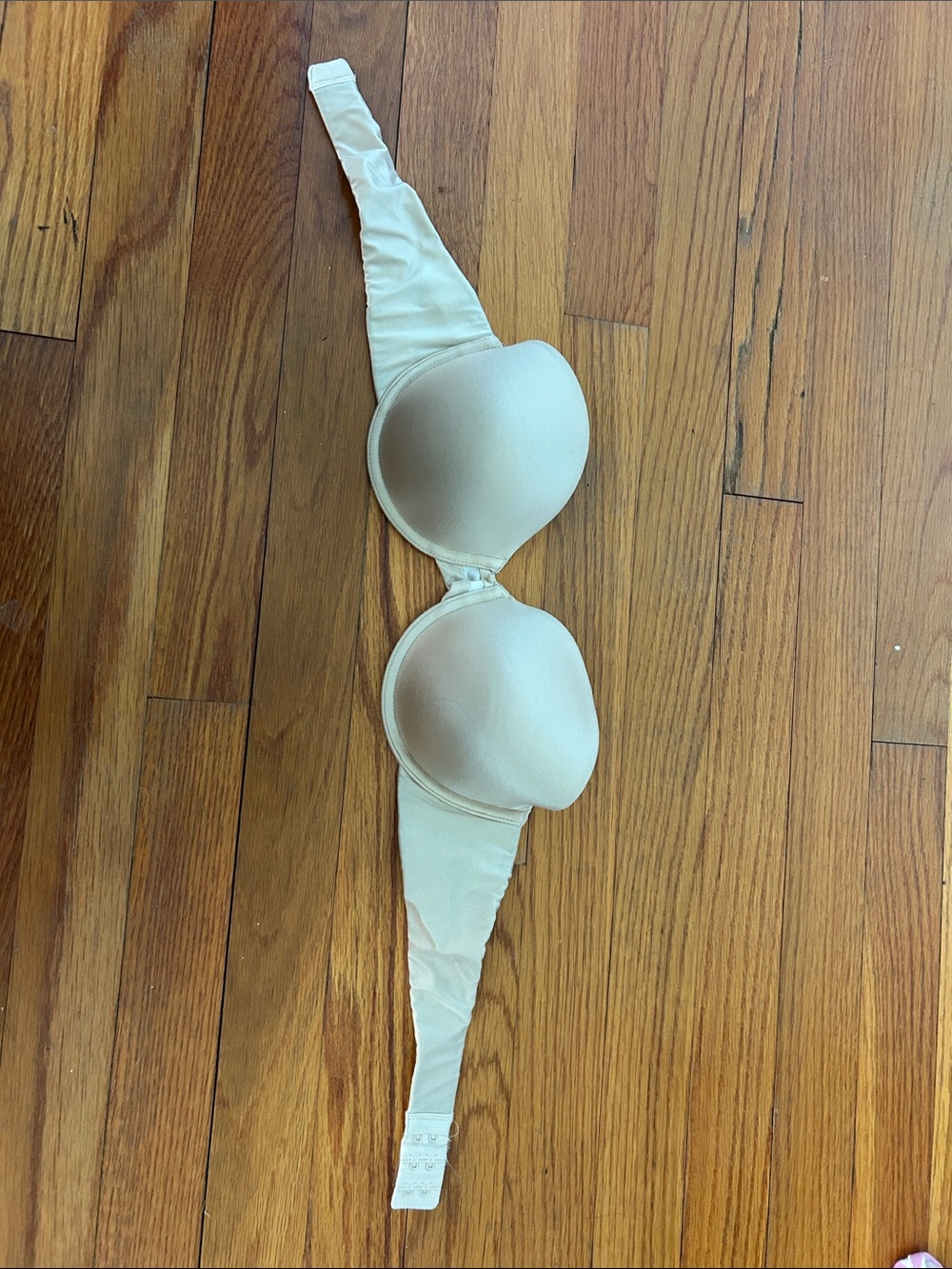 Women’s strapless bra